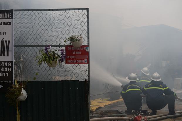 Cháy lớn lán gửi xe gần chung cư Xa La - Hà Đông-3