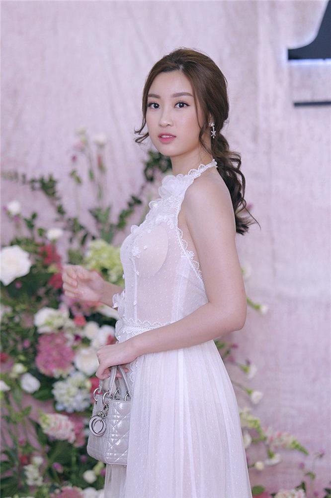 Đỗ Mỹ Linh, Ngọc Trinh cùng dàn mỹ nhân lộ nội y dưới ánh đèn flash-4