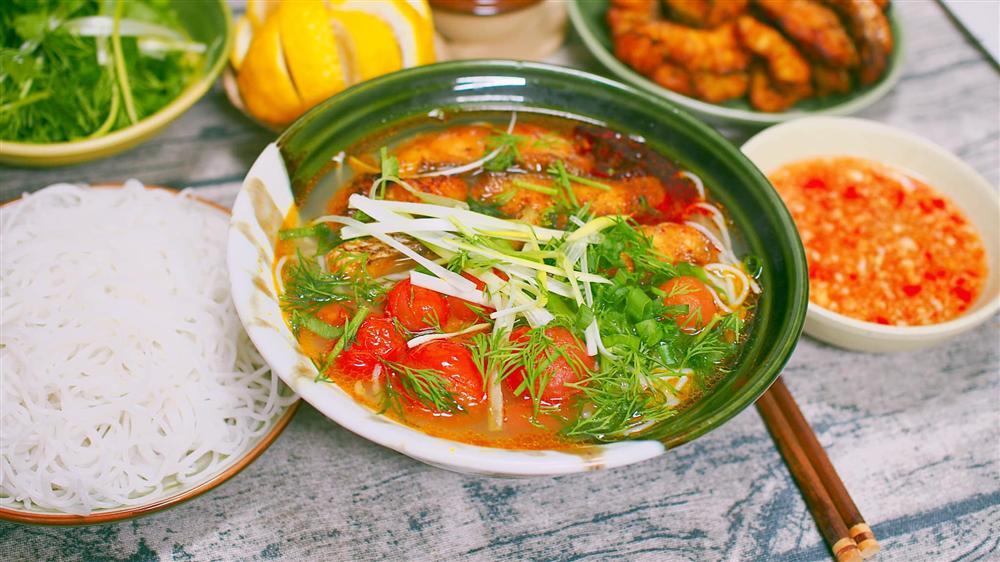 Mẹ đảm chiêu đãi cả nhà món bún cá chấm cực ngon cho ngày cuối tuần-7