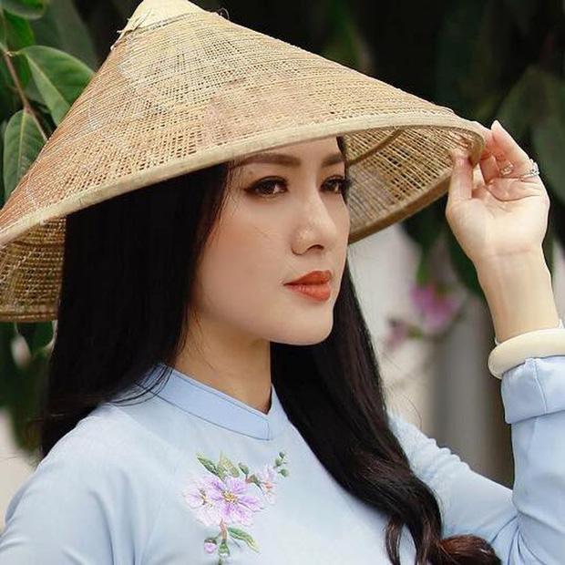 BTV Hoài Anh tiếp tục giật spotlight khi chung khung hình với thí sinh Hoa hậu kém mình 20 tuổi-4