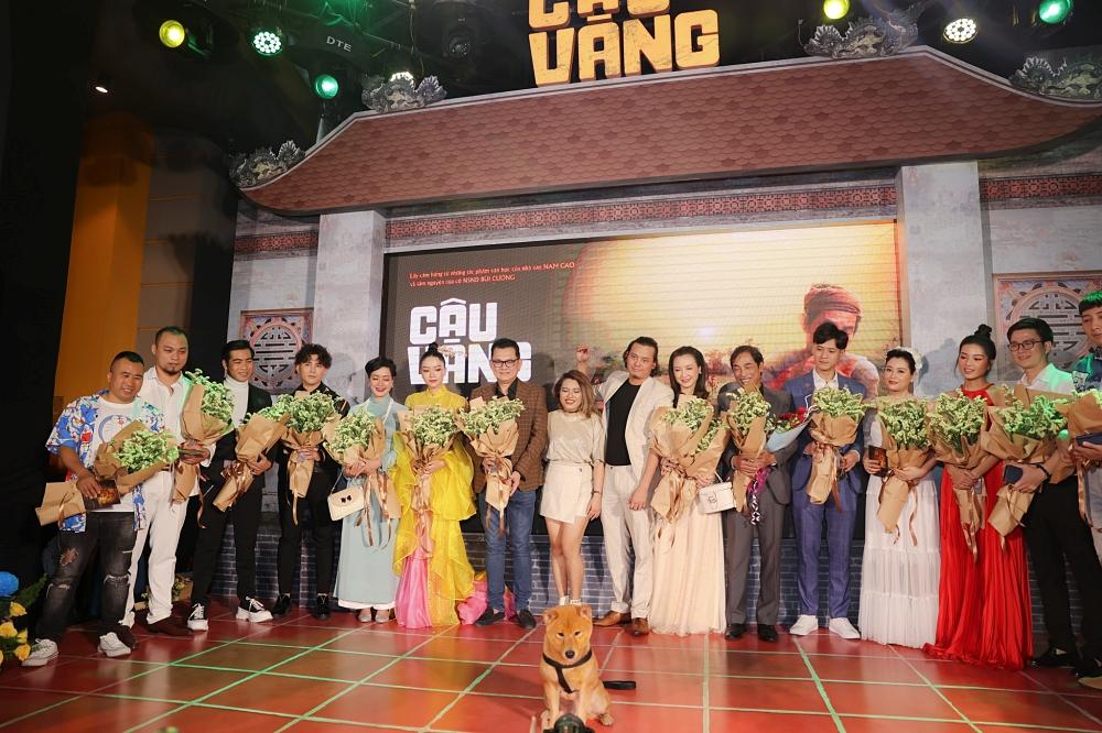 Vợ chồng Tăng Thanh Hà cùng gia đình đại náo thảm đỏ ra mắt phim Cậu Vàng-2