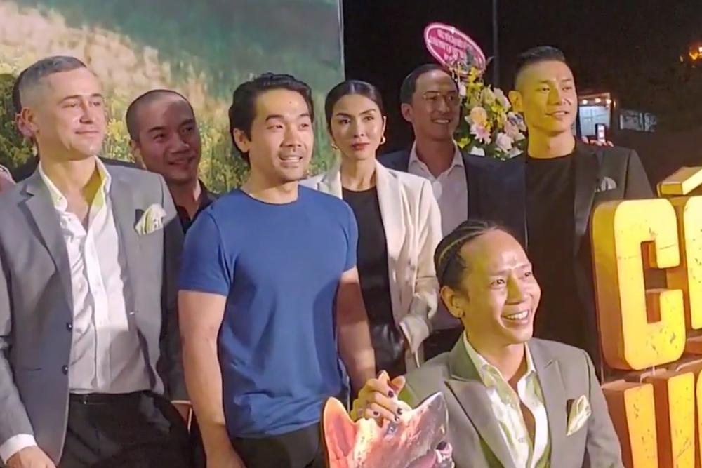 Vợ chồng Tăng Thanh Hà cùng gia đình đại náo thảm đỏ ra mắt phim Cậu Vàng-5