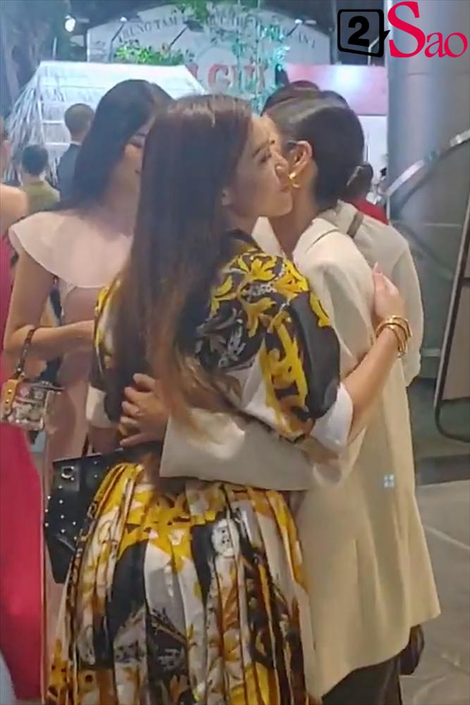 Vợ chồng Tăng Thanh Hà cùng gia đình đại náo thảm đỏ ra mắt phim Cậu Vàng-7