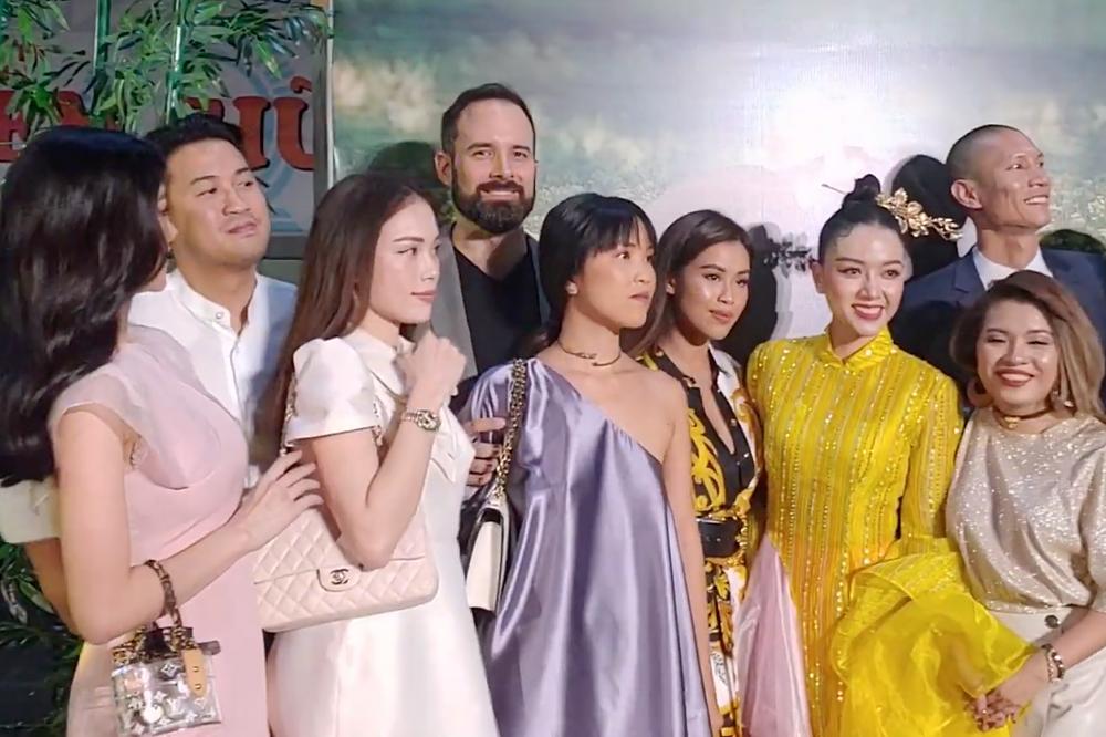 Vợ chồng Tăng Thanh Hà cùng gia đình đại náo thảm đỏ ra mắt phim Cậu Vàng-6