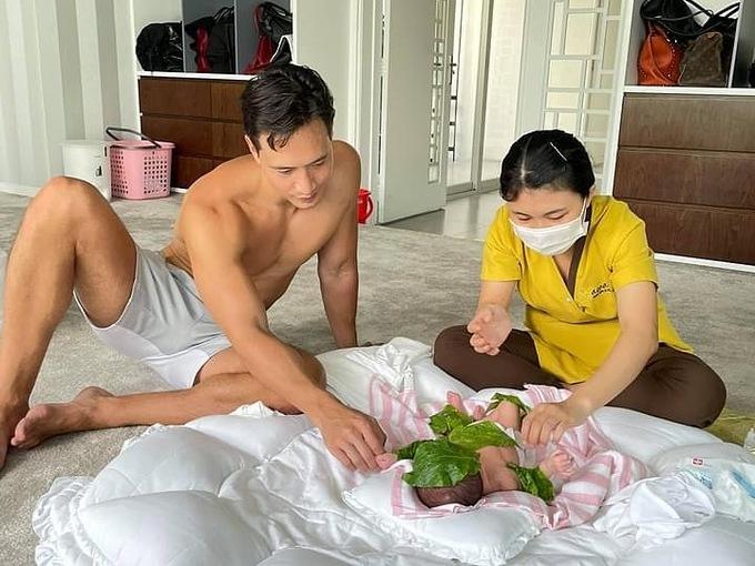 Cuộc sống bỉm sữa của vợ chồng Hồ Ngọc Hà-4