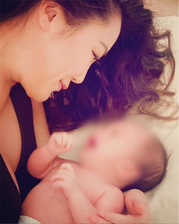 Con gái duy nhất của tỷ phú Hong Kong ôm con nhảy lầu trong tình trạng khỏa thân-1