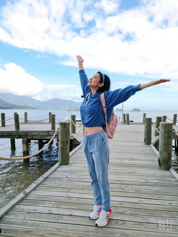 Sắp sửa qua tuổi 50 nhưng Nữ hoàng ảnh lịch Việt Trinh vẫn trẻ trung đến khó tin-5