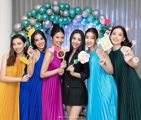 Đỗ Mỹ Linh, Tiểu Vy diện áo bà ba làm phù dâu đám cưới Á hậu Thúy An-9