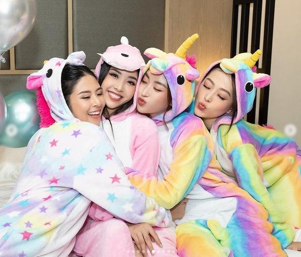 Đỗ Mỹ Linh, Tiểu Vy diện áo bà ba làm phù dâu đám cưới Á hậu Thúy An-10