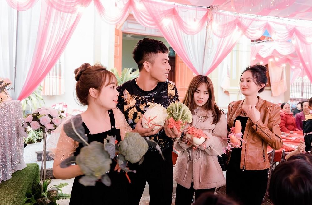 Cô dâu Quảng Ninh té ngửa với quà cưới có 1-0-2 từ hội bạn thân-1