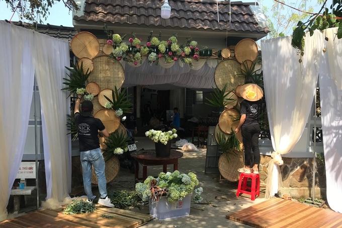 Đỗ Mỹ Linh, Tiểu Vy diện áo bà ba làm phù dâu đám cưới Á hậu Thúy An-5