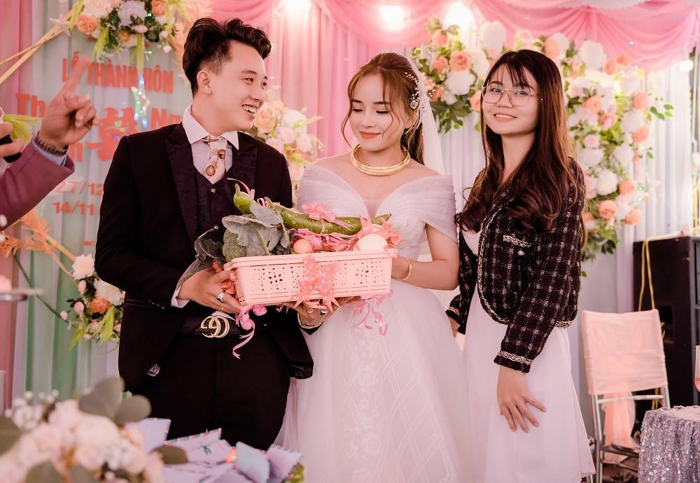 Cô dâu Quảng Ninh té ngửa với quà cưới có 1-0-2 từ hội bạn thân-4