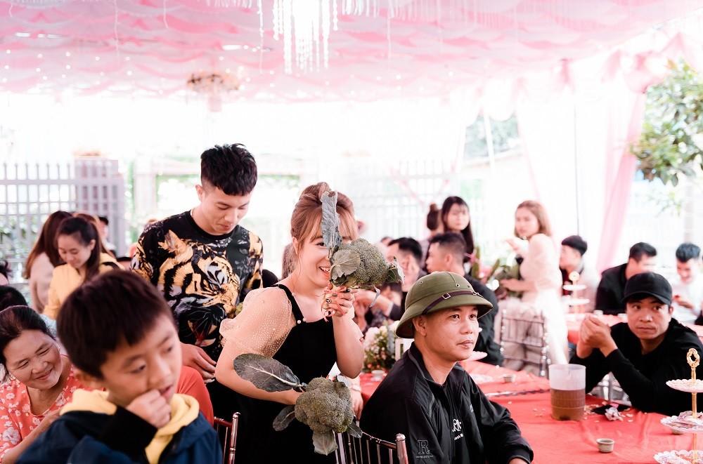 Cô dâu Quảng Ninh té ngửa với quà cưới có 1-0-2 từ hội bạn thân-2