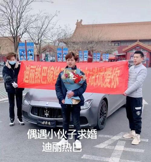 Đại gia năm lần bảy lượt cầu hôn Địch Lệ Nhiệt Ba-1