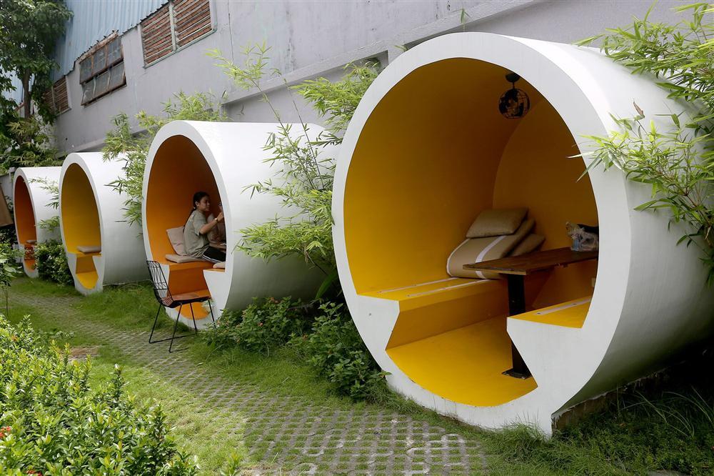 Xuất hiện quán cà phê ống cống độc lạ ở Bình Dương cho khách vào… nằm nghỉ-4