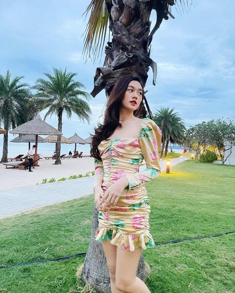 Chi Pu diện đầm khoét ngực sexy - Thiều Bảo Trâm body đẹp như truyện tranh-2