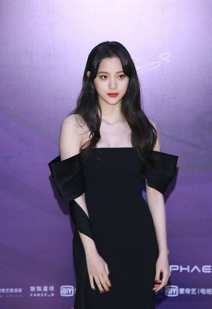 Âu Dương Na Na bị ném đá với sở thích mặc đồ của đồng nghiệp nam-5