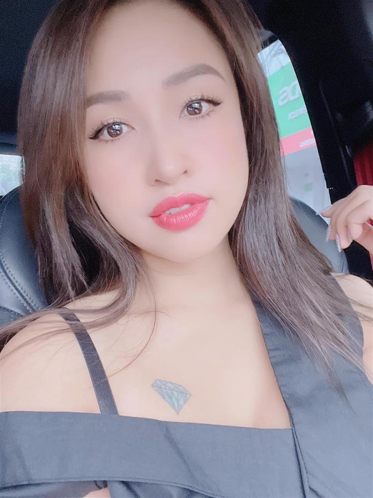 Vân Hugo chuyển 90 triệu cho thợ rửa xe, đồng nghiệp thi nhau cà khịa-4