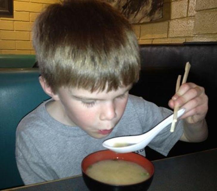 Muôn khoảnh khắc nghịch ngợm nhưng vẫn đáng yêu của lũ trẻ khiến cha mẹ vừa cưng vừa ghét-3