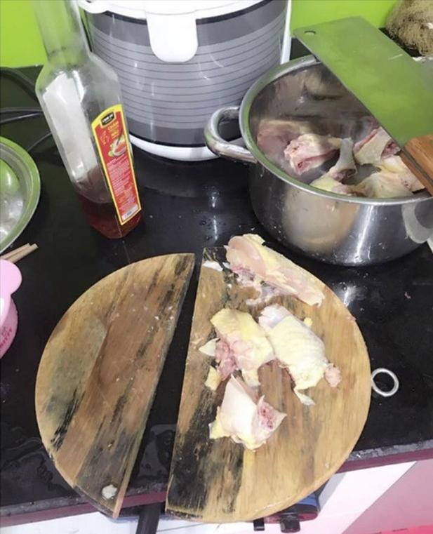 Nam thanh nữ tú trổ tài vào bếp chặt thịt gà và loạt thành phẩm đủ combo xấu, đẹp ra đời-11