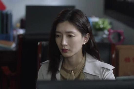 Chồng liên tục mua điện thoại mới , che giấu sự thật hãi hùng