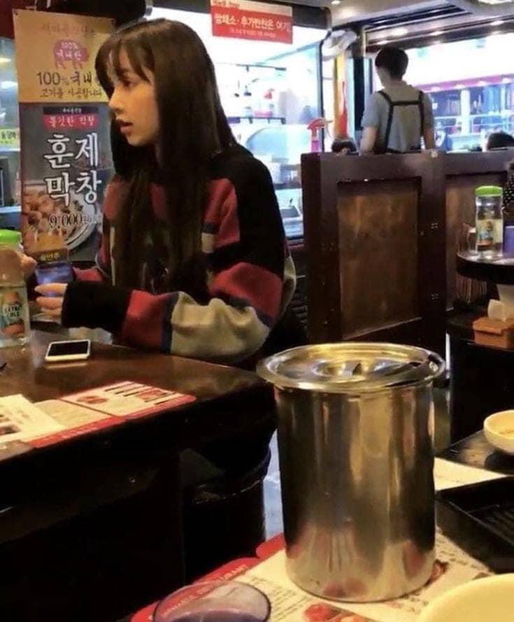 Dàn sao Hàn hạng A trông thế nào khi bị bắt gặp tại quán ăn bình dân?-12