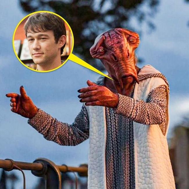 Joseph Gordon-Levitt cũng có mặt trong Star Wars: Episode VIII — The Last Jedi nhưng hơi khó nhận ra một chút. Anh đóng vai người ngoài hành tinh có tên Slowen-Lo. Khán giả chỉ có thể nhận ra nam diễn viên nhờ chất giọng đặc trưng của anh.