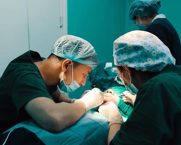 Nối gót vợ cũ Âu Hà My, Nguyễn Trọng Hưng cũng khoe tân trang nhan sắc-3