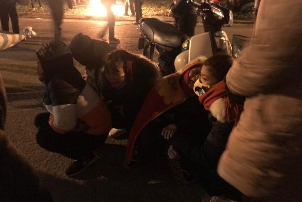 Clip: Người phụ nữ bị nhân tình truy sát ở Hà Nội, bố chạy đến cứu không kịp-2