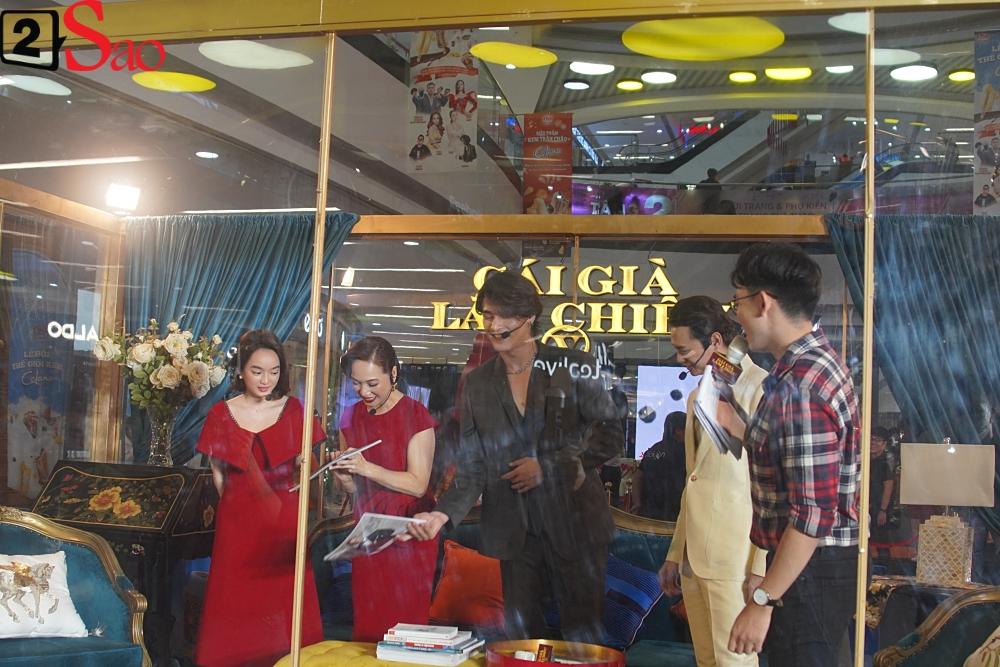 Kaity Nguyễn và dàn sao Gái già lắm chiêu V bị nhốt trong lồng kính giữa trung tâm thương mại-2