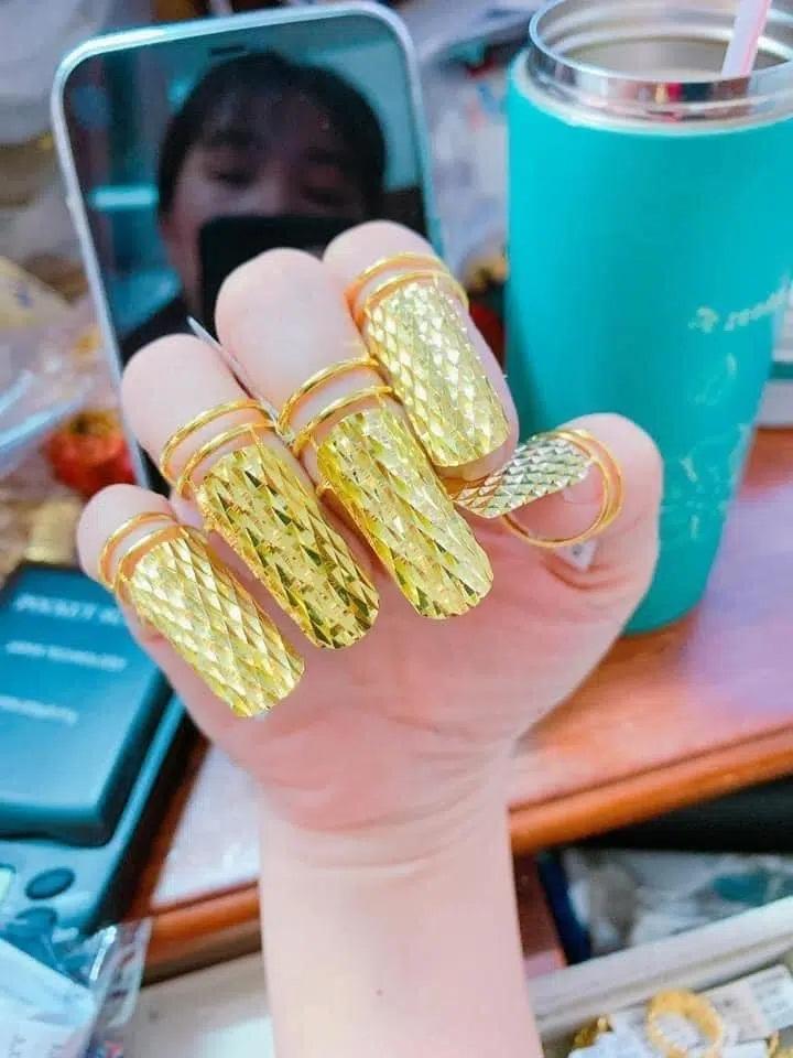 Bộ nail chơi Tết toát lên khí chất của người nhiều tiền, không phải ai cũng chơi lớn được!-2