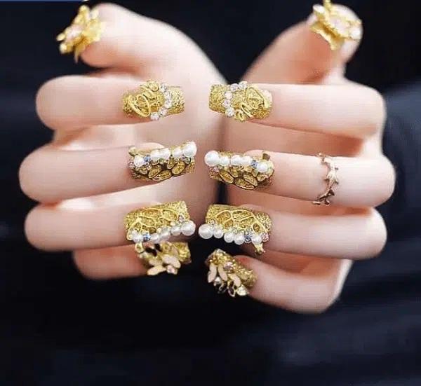 Bộ nail chơi Tết toát lên khí chất của người nhiều tiền, không phải ai cũng chơi lớn được!-4
