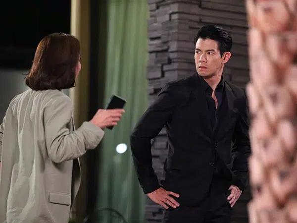 Ánh đèn vàng phòng làm việc đã tố cáo hành động ghê tởm của gã chồng tử tế-1