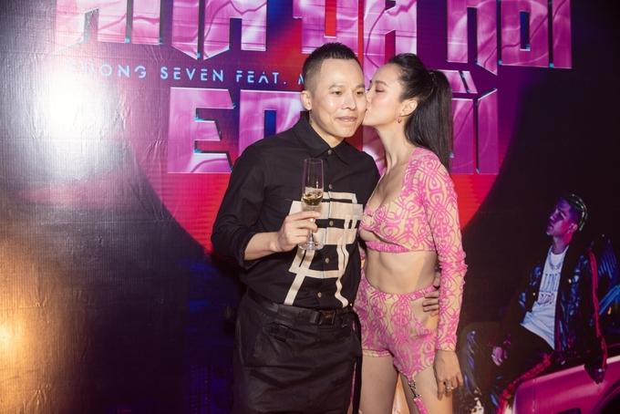 Vũ Ngọc Anh mặc đồ xuyên thấu như nội y trong tiệc sinh nhật Cường Seven-4