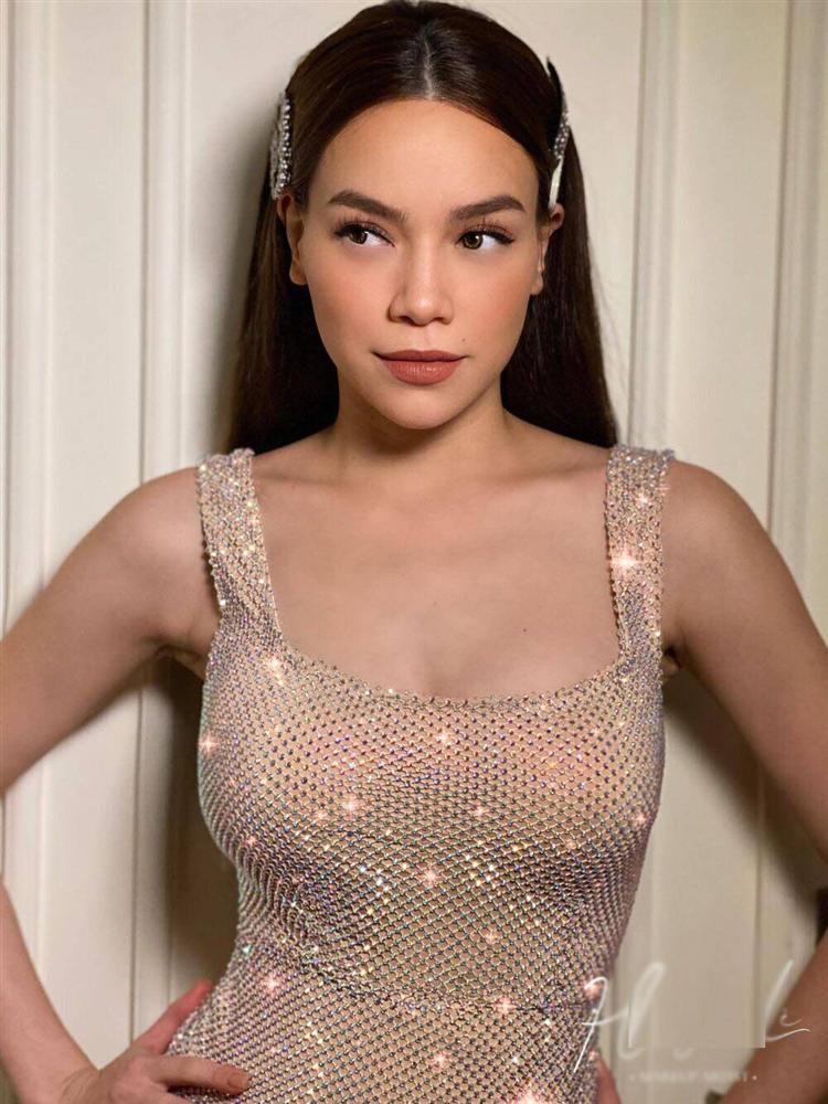 Sự thật đằng sau vòng eo nhỏ xíu của Hà Hồ hậu sinh con: Hóa ra là nhờ kĩ xảo!-1