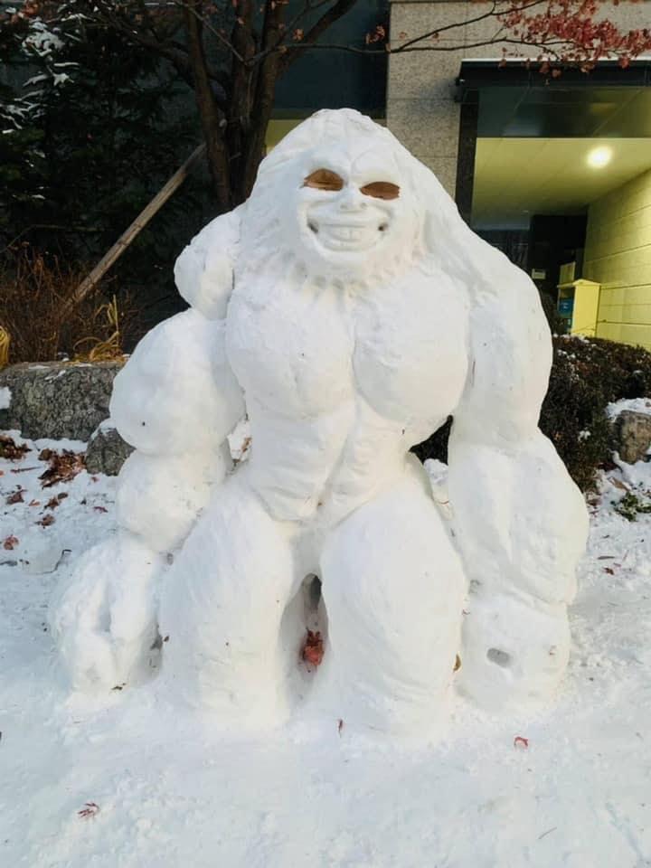 Tuyết rơi dày là lúc những nhà điêu khắc ra đời-6