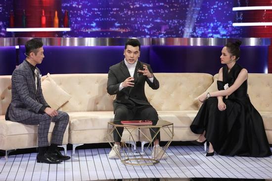 Ưng Hoàng Phúc đính chính thông tin sai sự thật: 'Vẫn khỏe và không có chuyện giải nghệ'