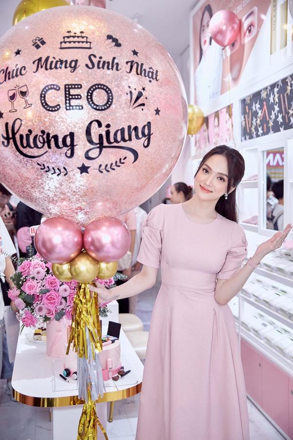 Công ty mỹ phẩm do Hương Giang làm CEO bị chỉ trích lợi dụng nơi linh thiêng để PR-4
