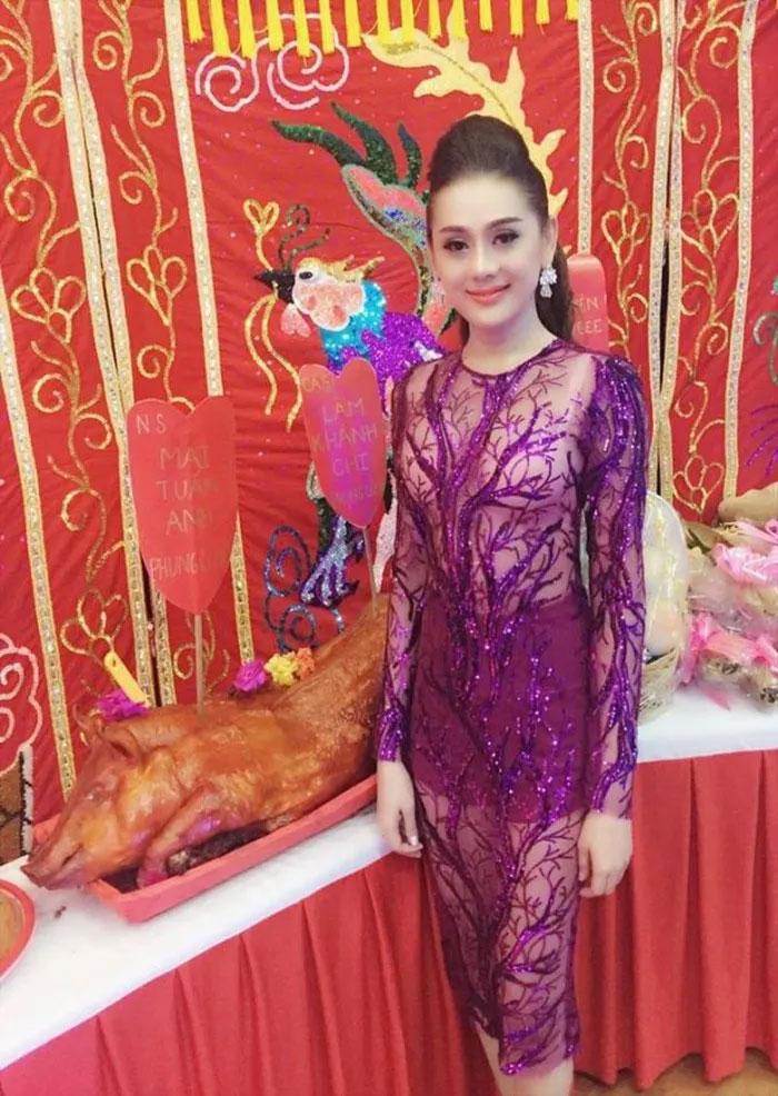 Loạt sao Việt bị chỉ trích vì tạo dáng phản cảm chốn linh thiêng-9