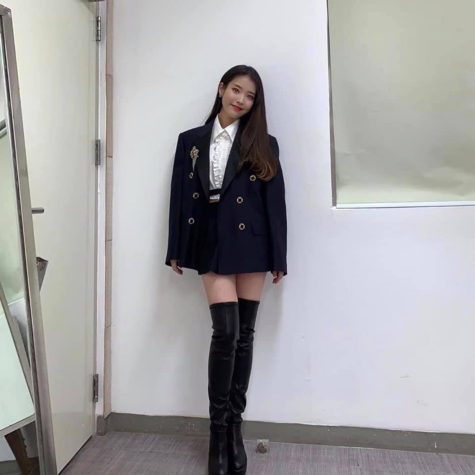 Style sao Hàn tuần qua: IU thay 4 bộ đồ một đêm, BLACKPINK Jennie khoe dáng quyến rũ-1