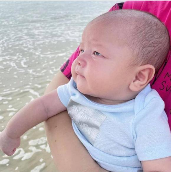 Hồ Ngọc Hà khoe cận mặt con trai, dân mạng trầm trồ bản sao Kim Lý-1
