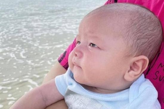 Hồ Ngọc Hà khoe cận mặt con trai, dân mạng trầm trồ 'bản sao Kim Lý'