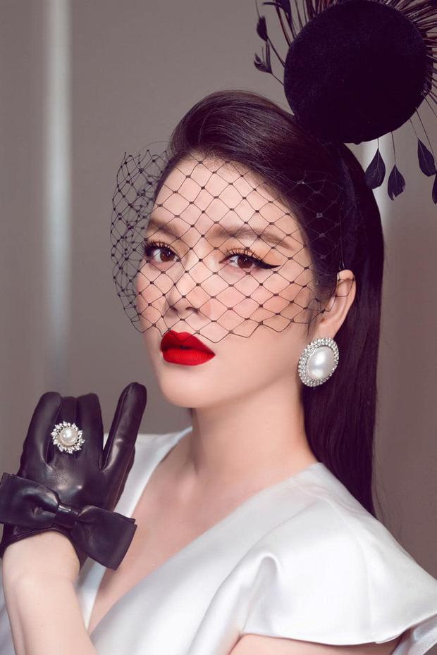 Lệ Quyên - Lý Nhã Kỳ chụp ảnh chung: Bức hình ngào ngạt mùi tiền-10