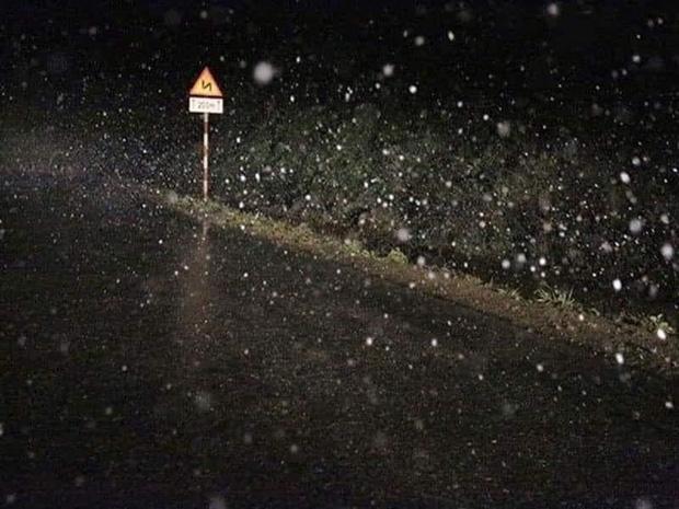 Ngay lúc này: Y Tý tuyết rơi trắng xóa khác nào Hàn Quốc-1