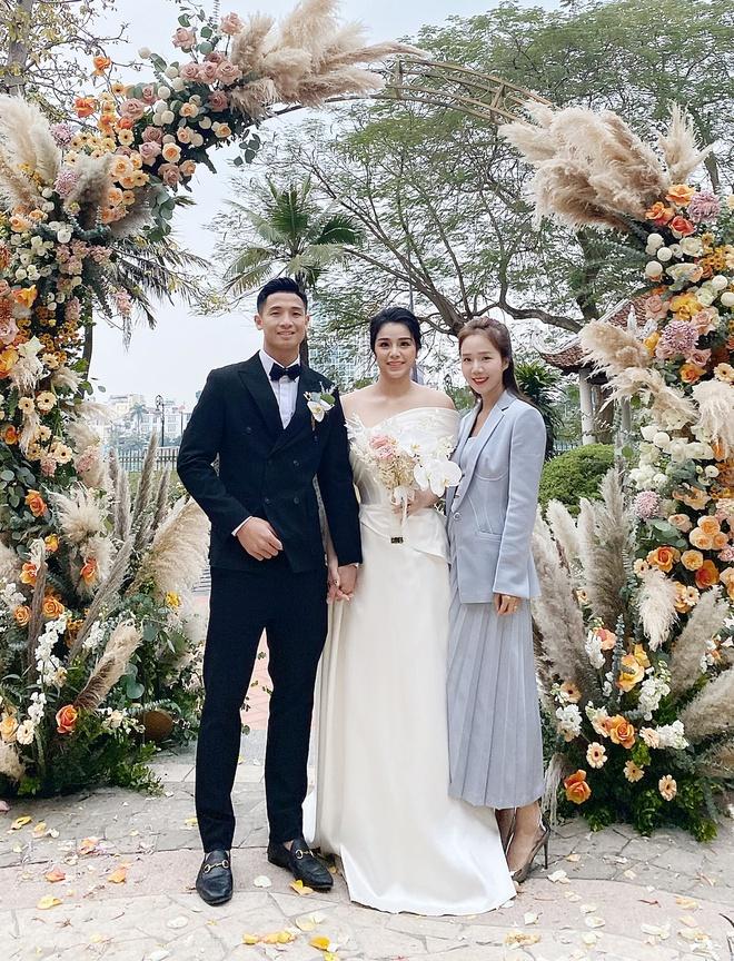 Bà xã Bùi Tiến Dũng chi 1,7 tỷ đồng cho váy cưới trong 3 lần tổ chức hôn lễ-1