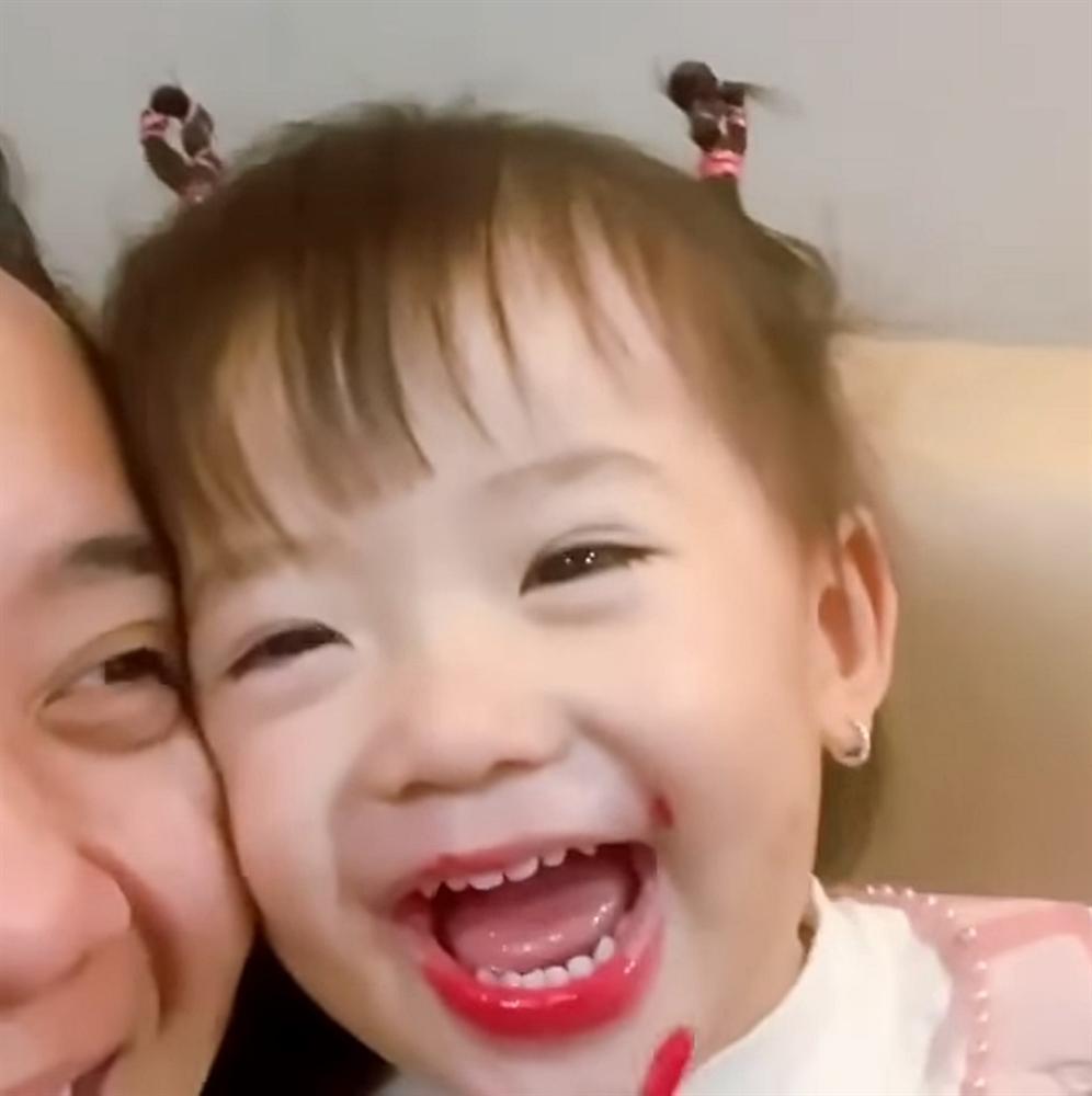 Con gái JustaTee tên bố thì quên nhưng nhạc nào cũng thuộc-3