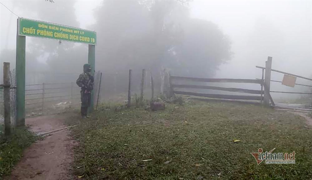 Băng giá trắng xóa, bộ đội trực chiến nơi biên ải rét buốt thấu xương-16