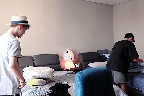 Giàu nứt đố đổ vách nhưng Jimin và J-Hope BTS vẫn cùng nhau làm điều này-2