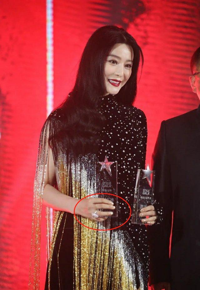 Phạm Băng Băng đeo nhẫn hơn 12 tỷ, có thực sự nghèo như tin đồn?-2