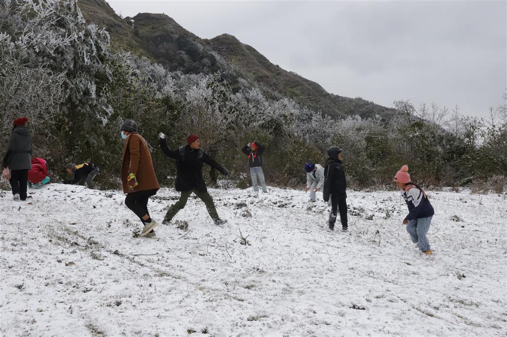 Tuyết rơi trắng trời Y Tý, ai định săn tuyết thì lên đường thôi-20